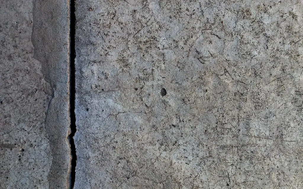 Vertical crack in concrete in Rocheport, MO